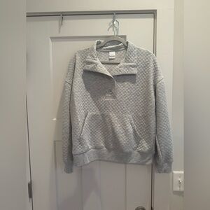 Stars Above Light Gray Quilted Women's Sweater & Shorts Set - NWOTs